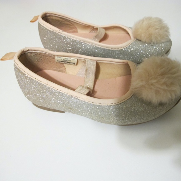 Girls Osh Kosh B'Gosh Toddler Shoes Ballet Flats Easy Slip on Pom Pom Size 7 GUC - Picture 2 of 5